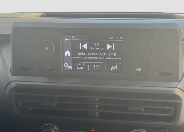 Vehicle image 14 Vehicle image 14