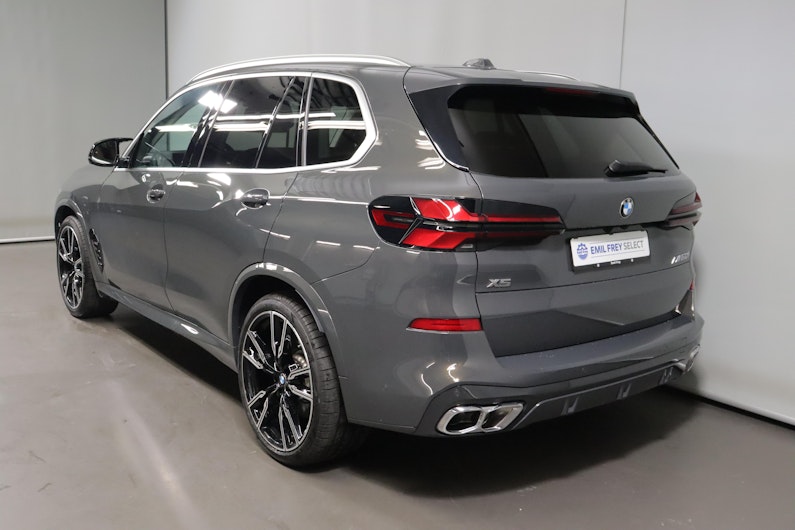 Vehicle image BMW X5