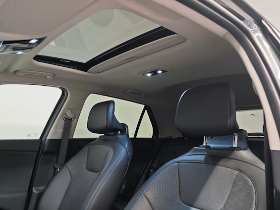 Vehicle image 9 Vehicle image 9