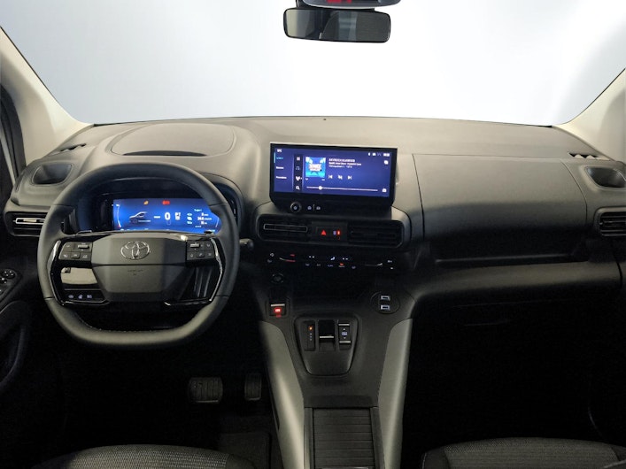 Vehicle image TOYOTA PROACE CITY VERSO