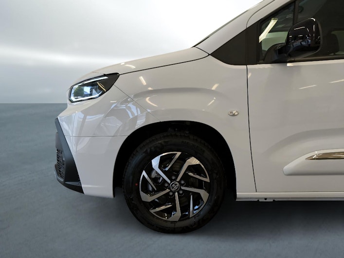 Vehicle image TOYOTA PROACE CITY VERSO