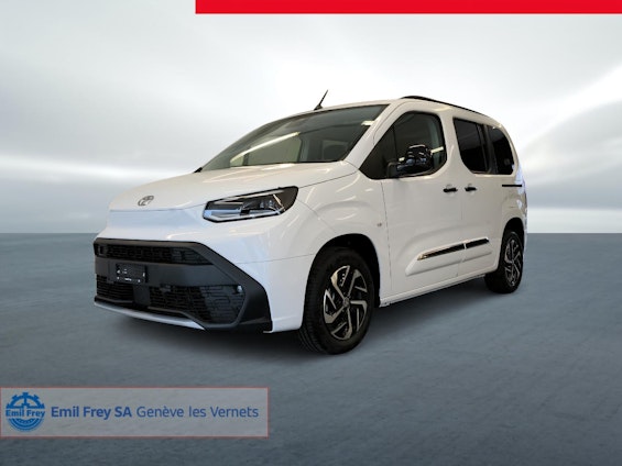 First vehicle image