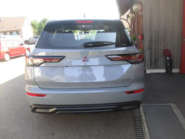 Mitsubishi Outlander 2.4 PHEV Inform 4x4