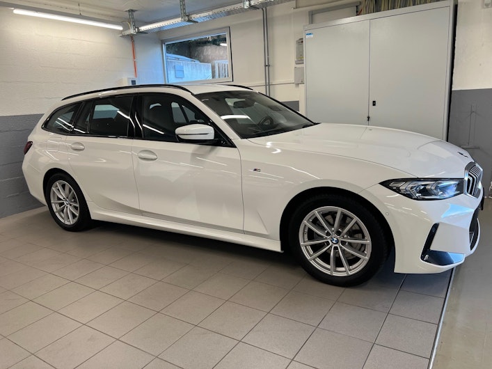 Vehicle image BMW 3 SERIES