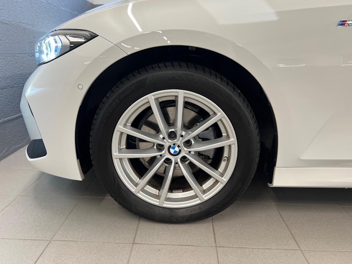 Vehicle image BMW 3 SERIES