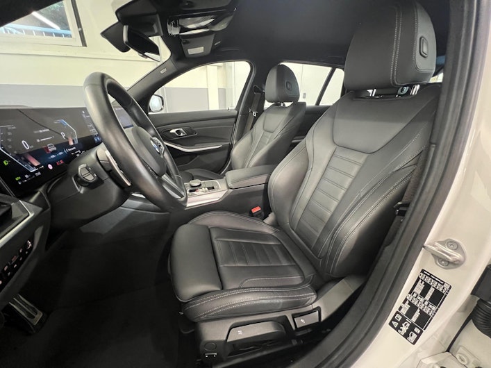 Vehicle image BMW 3 SERIES