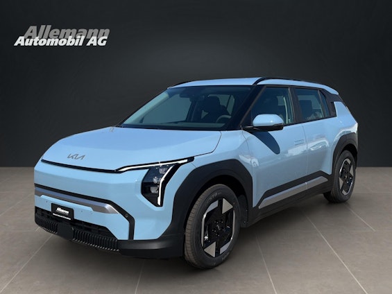 First vehicle image