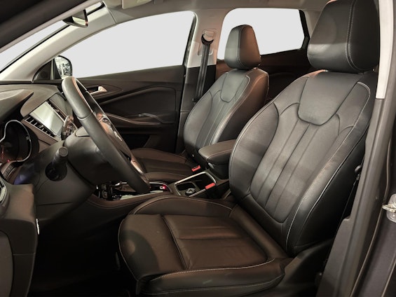 Vehicle image 8 Vehicle image 8