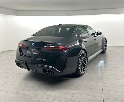 BMW M5 xDrive 2