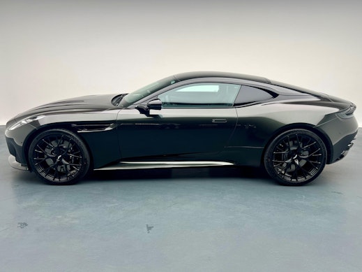 ASTON MARTIN DB12 Coupé 4.0 V8 Bi-Turbo 1