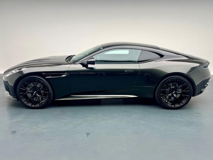 Vehicle image ASTON MARTIN DB12