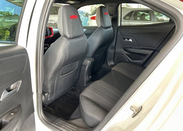 Vehicle image 9 Vehicle image 9