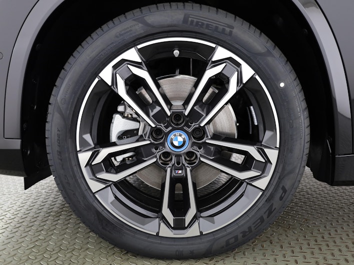 Vehicle image BMW iX1