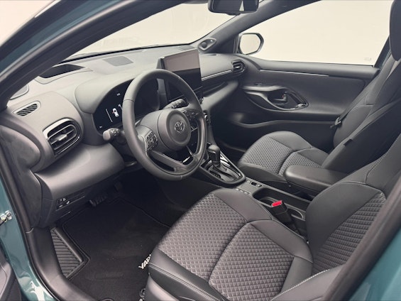 Vehicle image 5