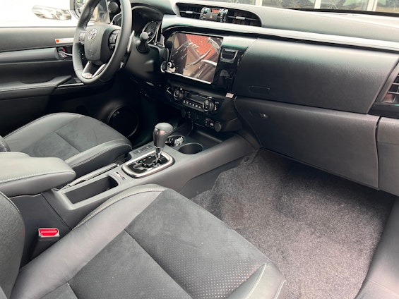 Vehicle image 13 Vehicle image 13