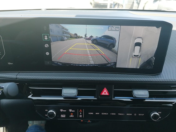 Vehicle image 17 Vehicle image 17