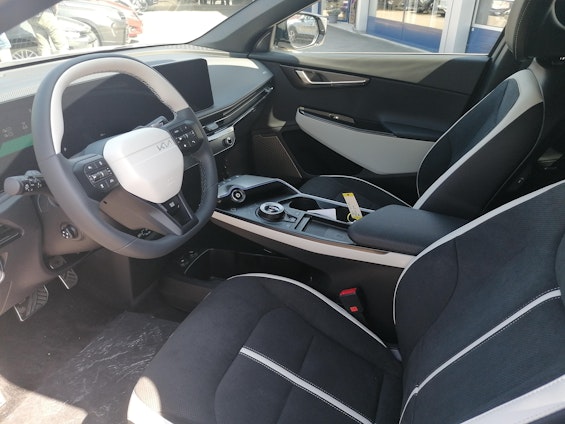 Vehicle image 6 Vehicle image 6