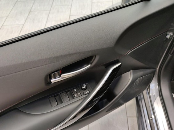 Vehicle image 16
