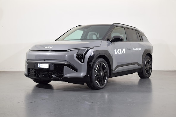 First vehicle image