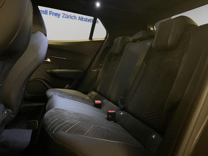 Vehicle image PEUGEOT 2008