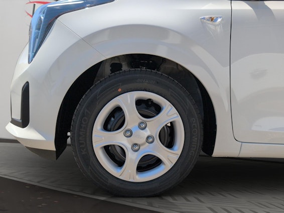 Vehicle image 16 Vehicle image 16