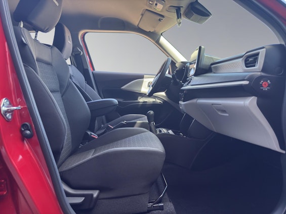 Vehicle image 15