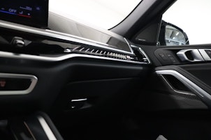 Vehicle image BMW X6 M60i