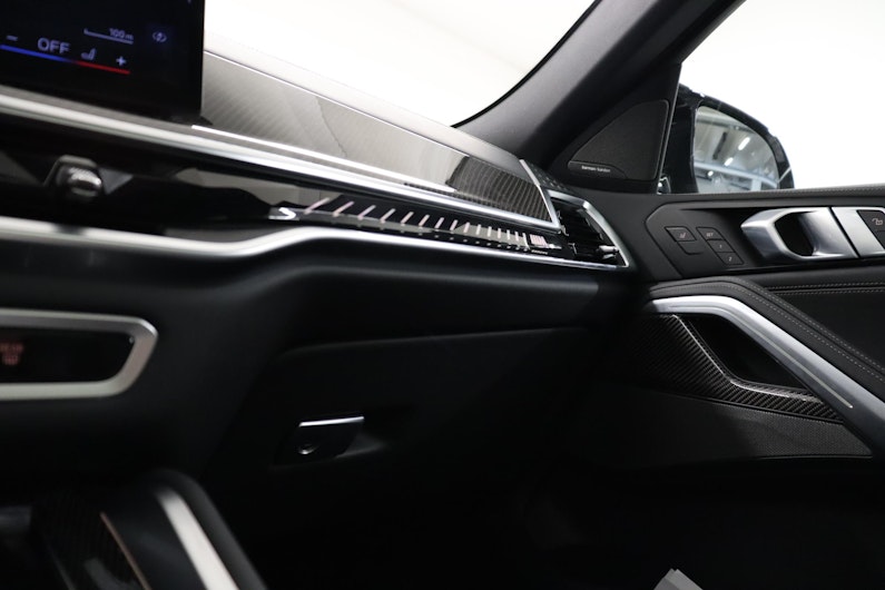 Vehicle image BMW X6