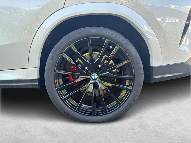 BMW X6 M60i