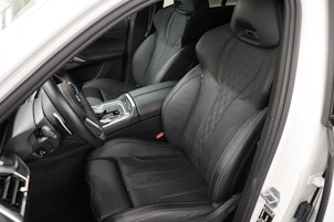Vehicle image BMW X6 M60i