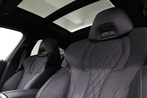 Vehicle image BMW X6 M60i