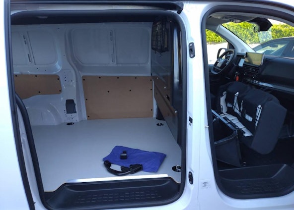 Vehicle image 9 Vehicle image 9