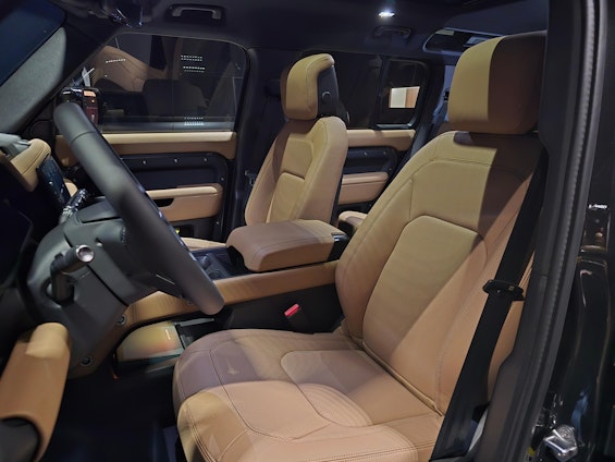 Vehicle image 6
