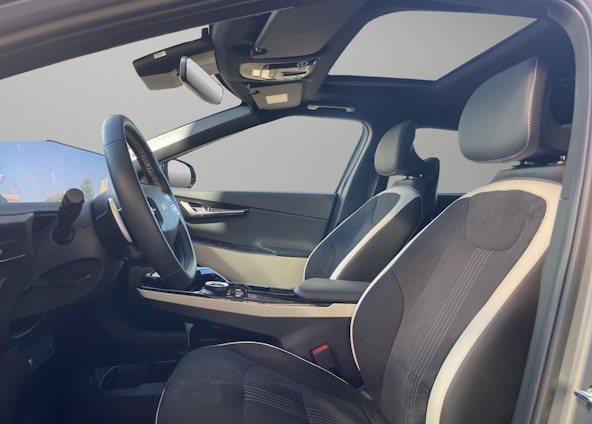 Vehicle image 4 Vehicle image 4