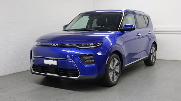 First vehicle image