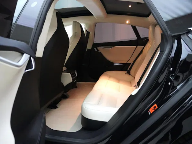 Tesla Model S 100 D Performance
