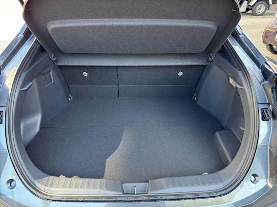 Vehicle image 9 Vehicle image 9