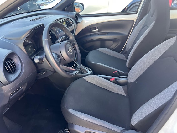 Vehicle image 8