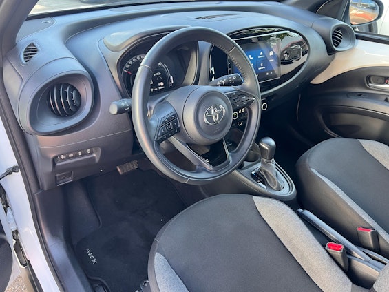 Vehicle image 7