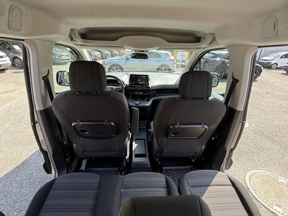 Vehicle image 13 Vehicle image 13