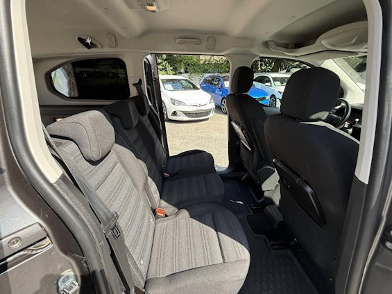 Vehicle image 12 Vehicle image 12