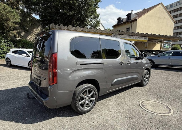 Vehicle image 4 Vehicle image 4