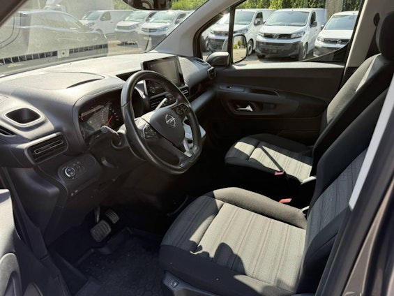 Vehicle image 9 Vehicle image 9