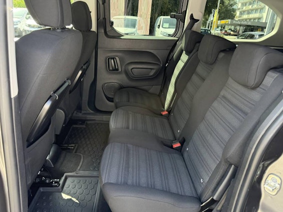 Vehicle image 10 Vehicle image 10