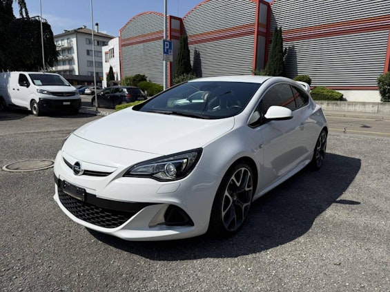 First vehicle image