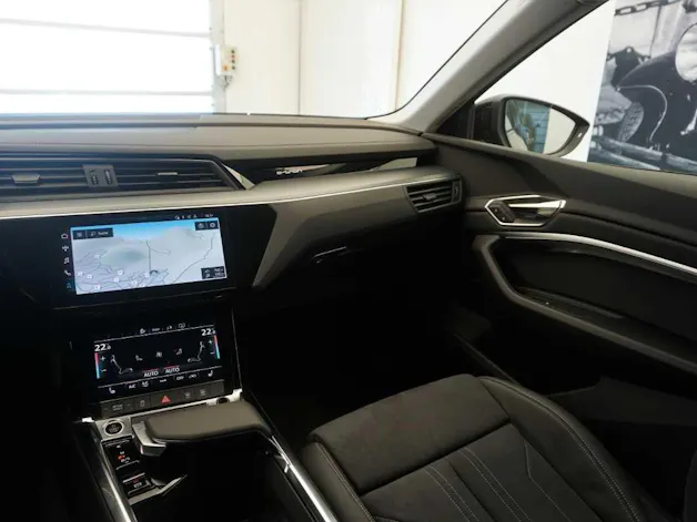 Audi Q8 55 e-tron advanced quattro