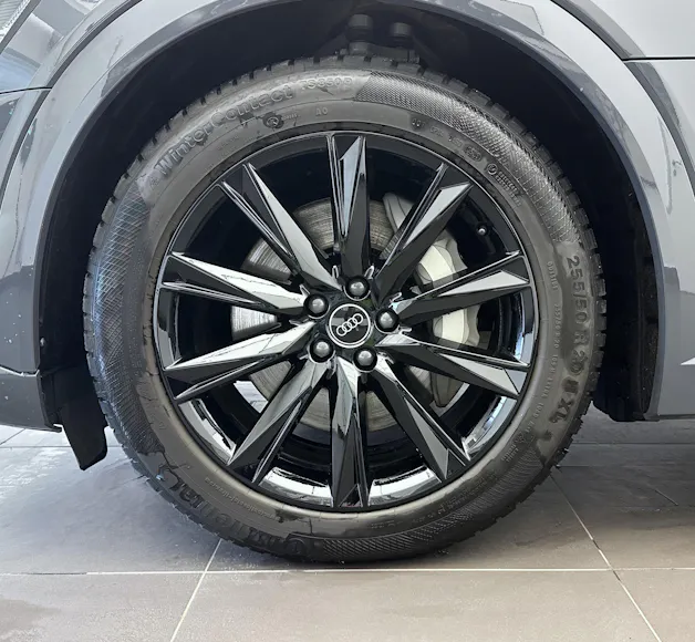 Audi Q8 55 e-tron advanced quattro