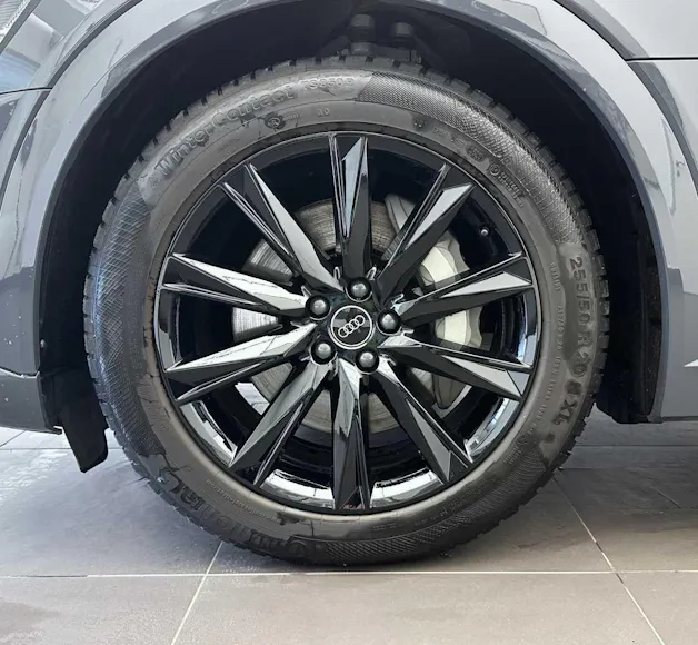 Audi Q8 55 e-tron advanced quattro