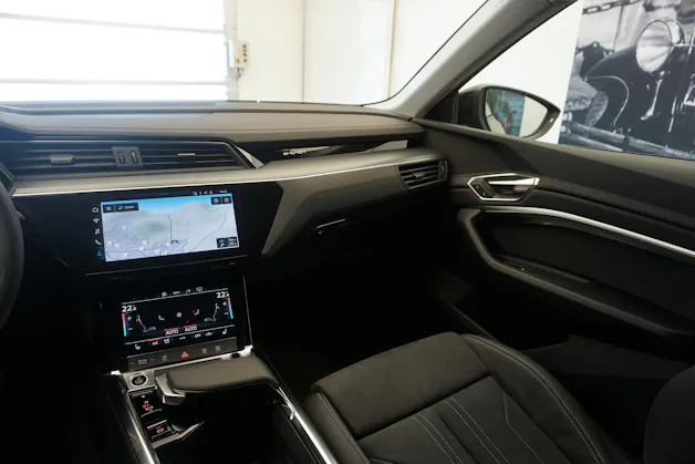 Audi Q8 55 e-tron advanced quattro