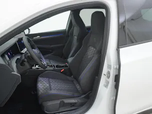 VW Golf VIII 1.5 eTSI R-Line DSG